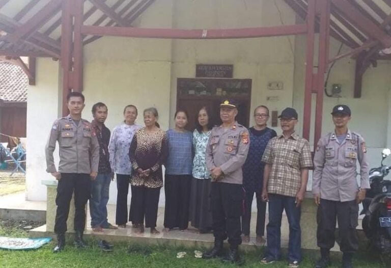 Polsek Cisaga Laksanakan Pengamanan Ibadah Mingguan di Gereja Kristen Pasundan Cinyeunang, Wujud Nyata Kehadiran Polri dalam Menjaga Toleransi dan Kamtibmas