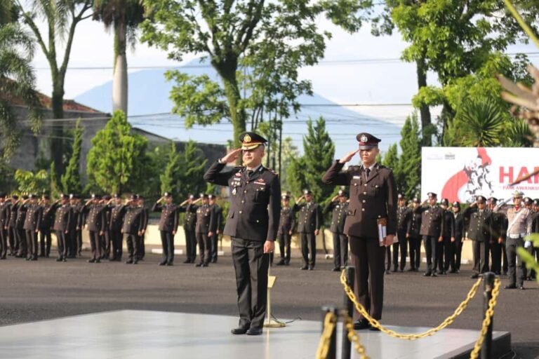 Polres Garut Gelar Upacara Hari Pahlawan 2025 : Terus Bergerak Melanjutkan Perjuangan