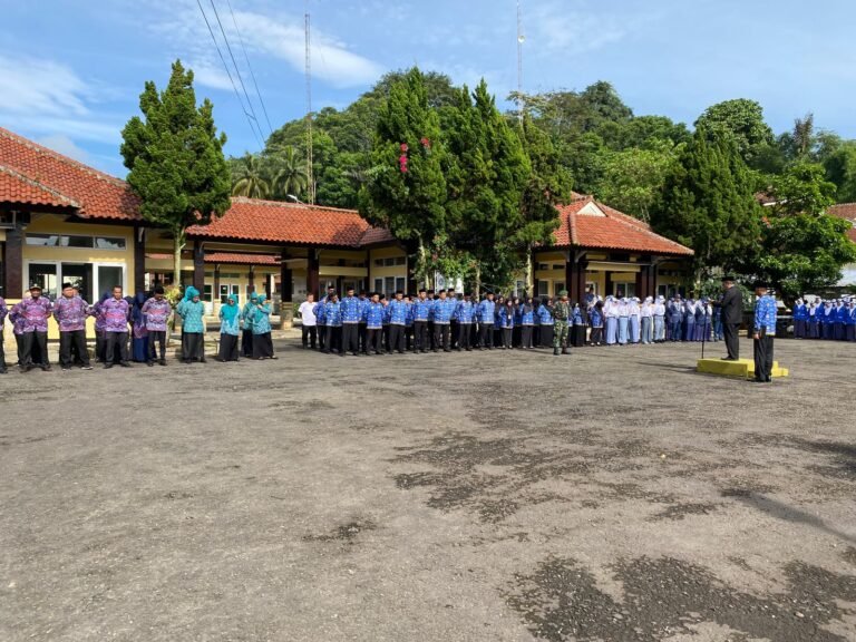 Polri Berperan Aktif dalam Peringatan Hari Pahlawan di Kecamatan Lumbung, Wujudkan Sinergi dan Semangat Kebangsaan