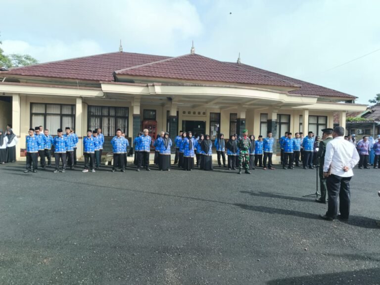 Polsek Rancah Polres Ciamis Hadiri dan Kawal Peringatan Hari Pahlawan 2025 di Kecamatan Tambaksari