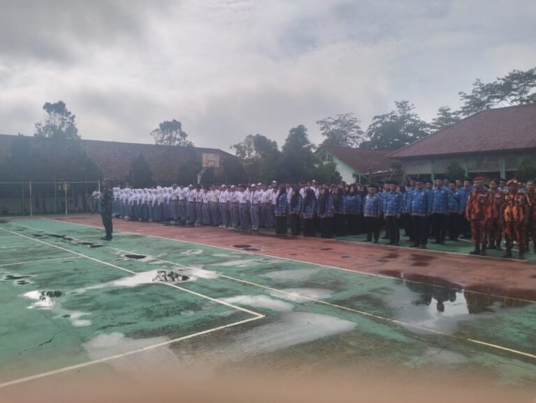 Polsek Cisaga Polres Ciamis Hadiri dan Kawal Upacara Peringatan Hari Pahlawan 2025 Tingkat Kecamatan Cisaga