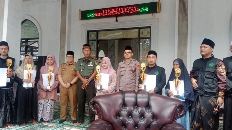 Polsek Cihaurbeuti Polres Ciamis Hadiri Pengajian Rutin Bulanan Kecamatan Cihaurbeuti
