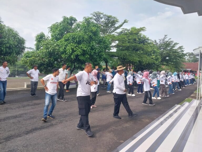 Polsek Cimaragas Polres Ciamis Monitoring dan Ikut Gebyar Senam Hari Kesehatan Nasional ke 61