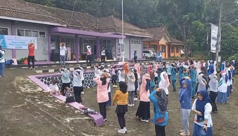 Polsek Kawali Polres Ciamis Monitoring dan Ikut Gebyar Senam Hari Kesehatan Nasional ke 61