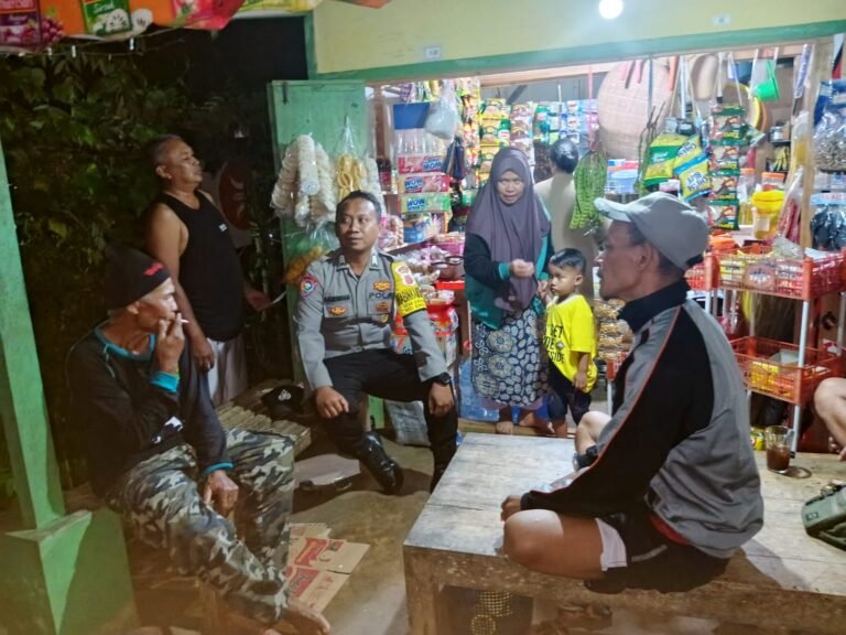 Bhabinkamtibmas Desa Sukadana Gencarkan Sambang Malam, Kapolres Ciamis Tekankan Pentingnya Sinergi Warga Jaga Kamtibmas