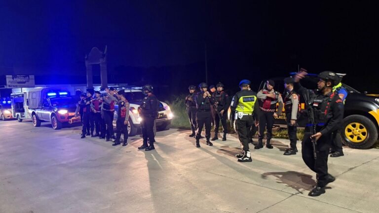 Ops KRYD Polres Garut Amankan Puluhan Botol Miras, Knalpot Bising, dan Premanisme