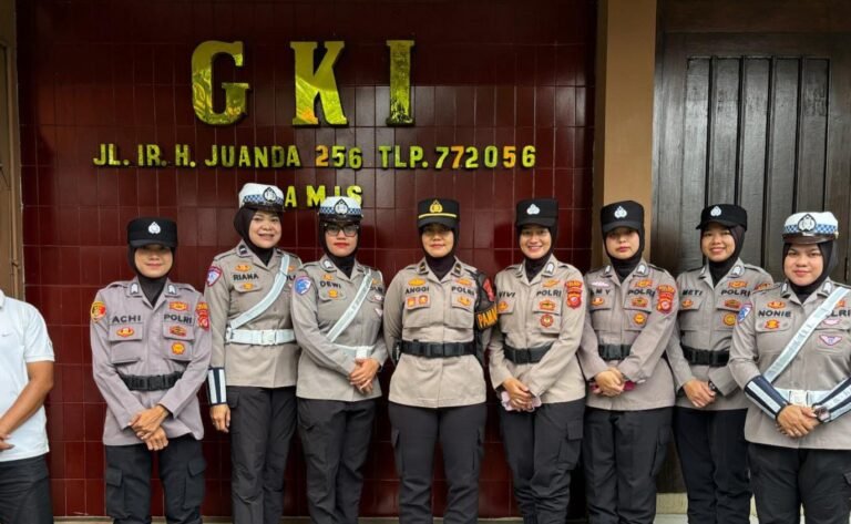 Humanis, Polwan Polres Ciamis Patroli Mojang Lodaya di Kawasan Pusat Kota Kabupaten Ciamis