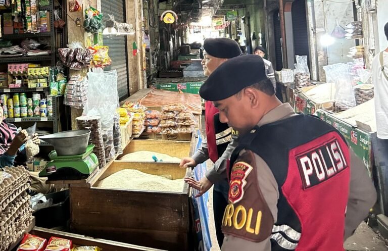 Jaga Stabilitas Harga di Pasaran, Polres Ciamis Awasi Bahan Pokok di Pasar Subuh Ciamis