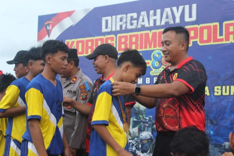 Turnamen Sepak Bola Antar Pelajar Meriahkan HUT Ke 80 Korps Brimob Polri Di TebingTinggi Resmi Di Tutup
