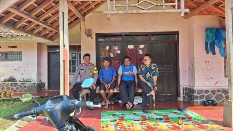 Peran Aktif Kepolisian Wujudkan Keamanan Wilayah, Polsek Sukadana Intensifkan Sambang Warga di Dusun Girang