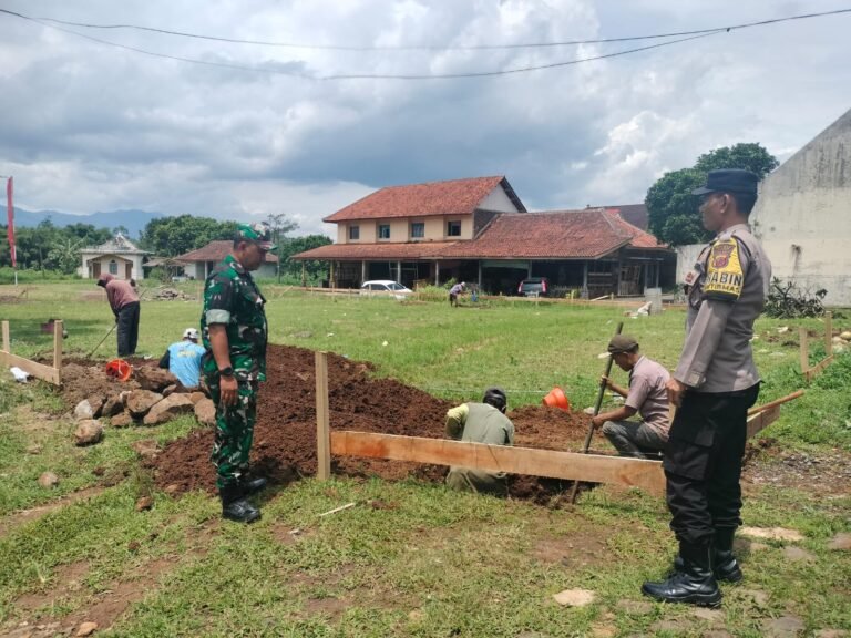 Perkuat Pengawasan dan Keamanan Pembangunan, Polsek Cihaurbeuti Lakukan Sambang dan Monitoring Koperasi Merah Putih
