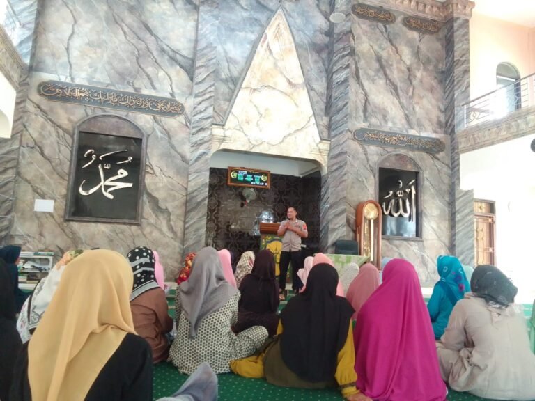 Polsek Panjalu Polres Ciamis Hadiri Pengajian di Desa Maparah Sampaikan Kamtibmas