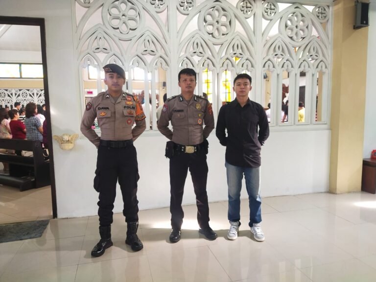 Cipkon, Kapolsek Ciamis Pimpin Pengamanan di Gereja Katolik Santo Yohanes Pembabtis Ciamis