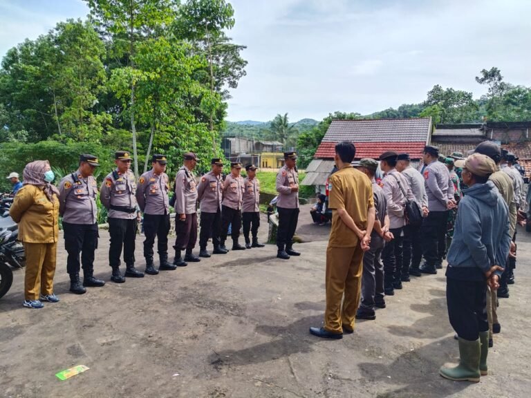 Polsek Pakenjeng Gelar Apel Kesiapan Pengamanan Aksi Damai Forum Warga Penggarap Lahan Ex HGU PT Condong Garut