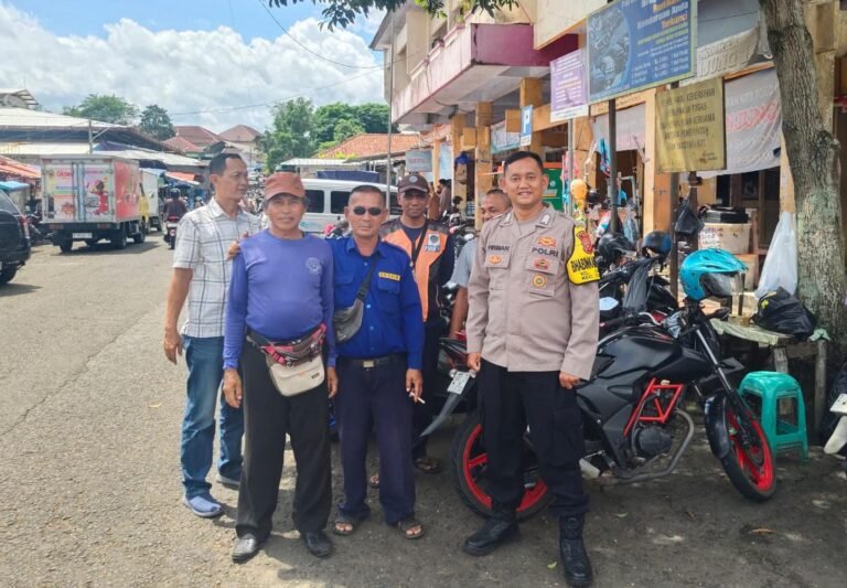 Perkuat Sinergitas, Polsek Ciamis Polres Ciamis Koorkom Kamtibmas ke Petugas Parkir Pasar