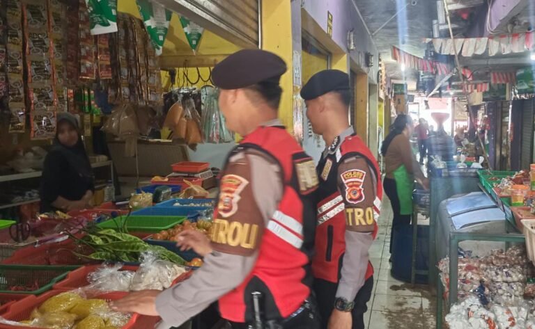 Jaga Stabilitas Harga di Pasaran, Polres Ciamis Awasi Bahan Pokok di Pasar Imbanagara Raya