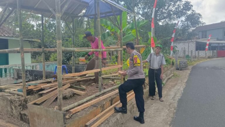 Polsek Rancah Perkuat Kedekatan dengan Warga Lewat Sambang Humanis di Desa Cisontrol