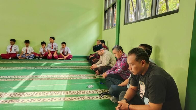 Polsek Kawali Polres Ciamis Ikuti Acara Syukuran Revitalisasi Sarpras di SDN 1 Kawali