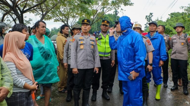 Wakapolda Sumut Tinjau Lokasi Banjir di Perumahan Puri Indah Marindal, Pastikan Penanganan Berjalan Cepat