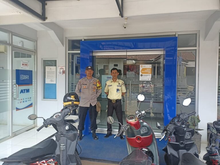 Polsek Kawali Perkuat Keamanan Siang Hari Lewat Patroli Dialogis, Warga Nilai Kehadiran Polisi Bikin Lingkungan Lebih Aman