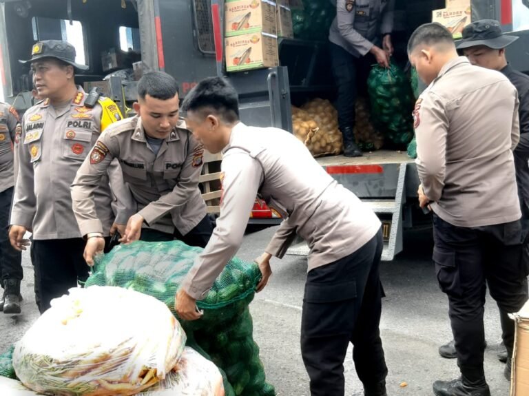 Bantuan Pangan Bertahap Diterbangkan, Kapolda Sumut Kembali Tinjau ke Lokasi Bencana