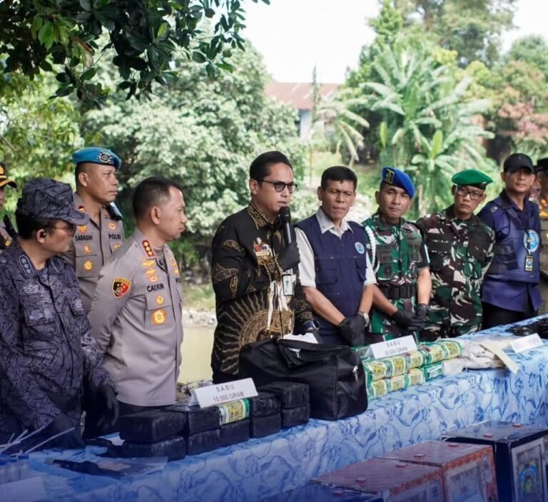 Dari Pinggir Sungai Belawan, Rico Waas : Tegaskan Tidak Ada Ruang Bagi Peredaran Narkoba di Kota Medan.08/11/2025 5:02