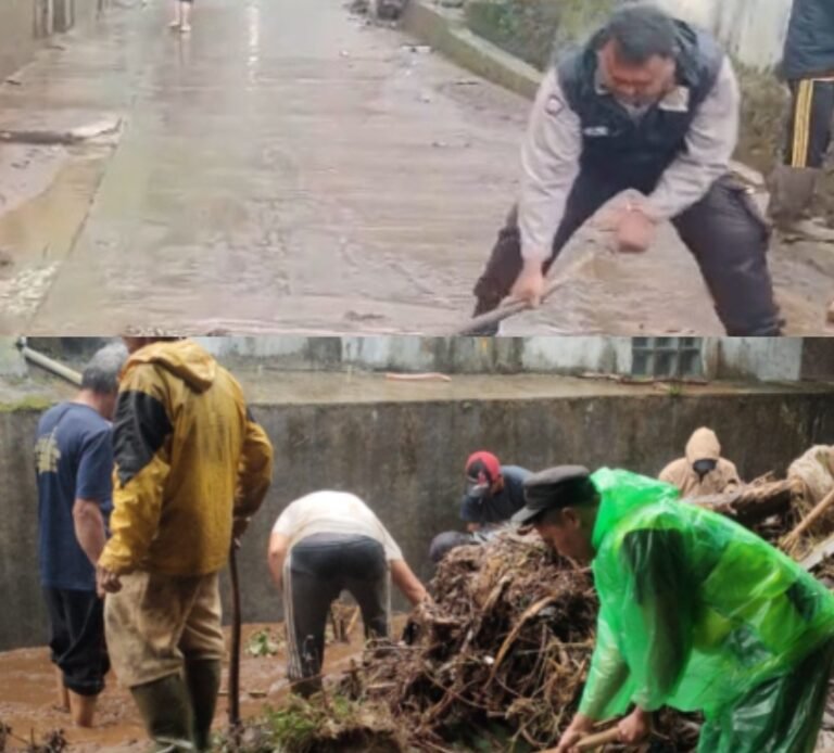 Polsek Cisurupan Bersama BPBD, Damkar, TNI, Forkopimcam dan Warga Evakuasi Material Banjir dan Longsor