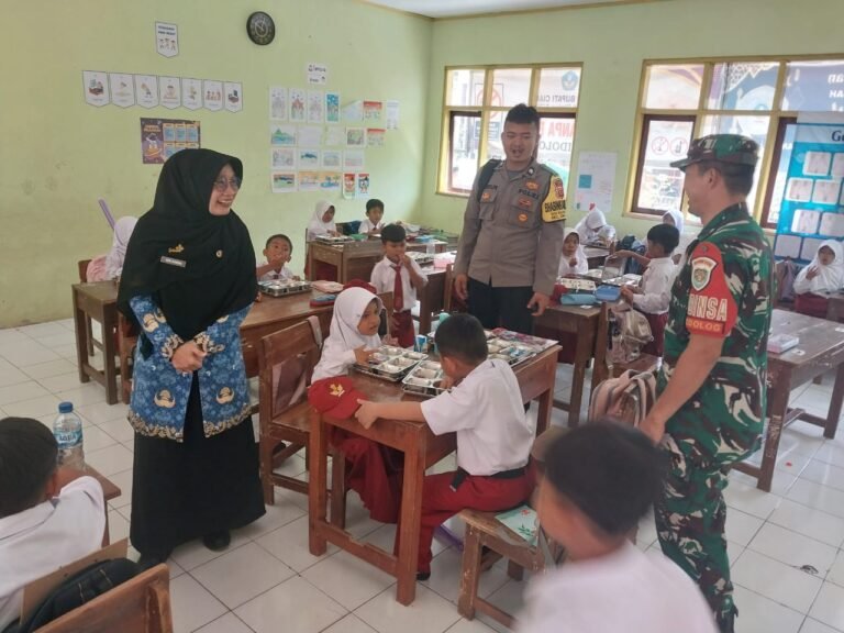 Polsek Cimaragas Polres Ciamis Turun Langsung Pantau Laucnhing Dapur SPPG Cidolog