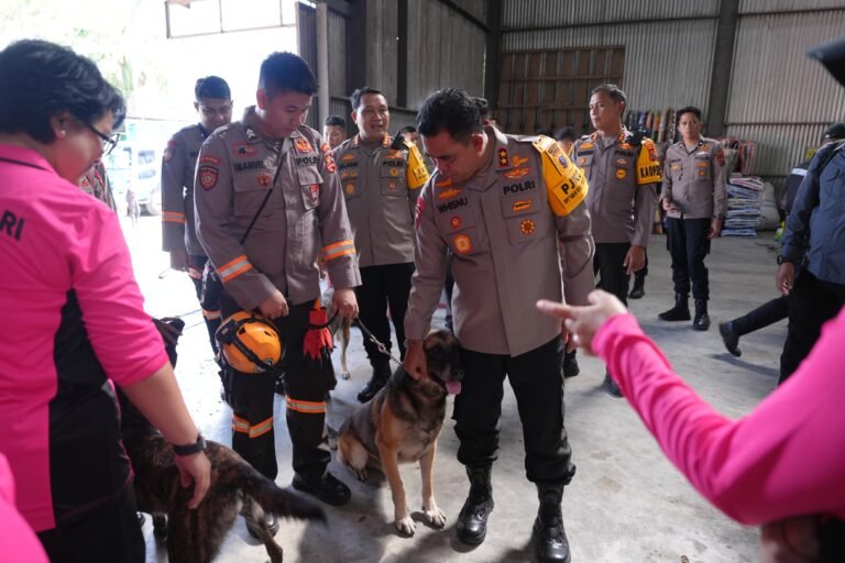 Kapolda Sumut Periksa Logistik dan Kesiapan Tim K9, Pastikan Penyaluran Bantuan dan Evakuasi Cepat