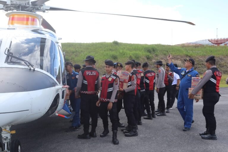 Helikopter Polda Sumut Kembali Distribusikan Bantuan Logistik, Prioritas Mendarat di Sibolga dan Tapteng