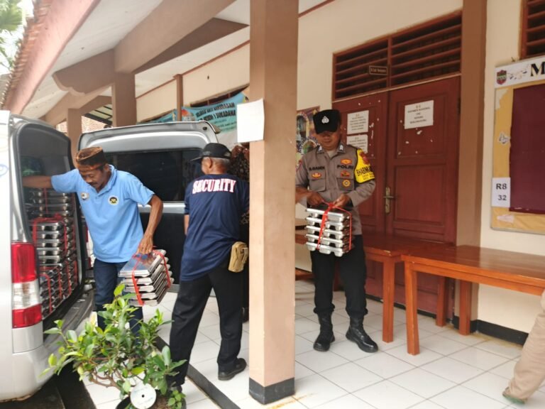 Polsek Sukadana Polres Ciamis Turun Langsung Pantau MBG SPPG Bunter di SMPN 1 Sukadana