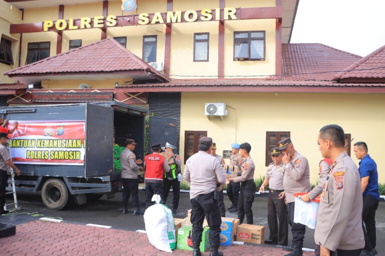 1 Truck Bantuan Kemanusiaan Dari Polres Samosir untuk Masyarakat Terdampak Bencana di Sumatera Utara