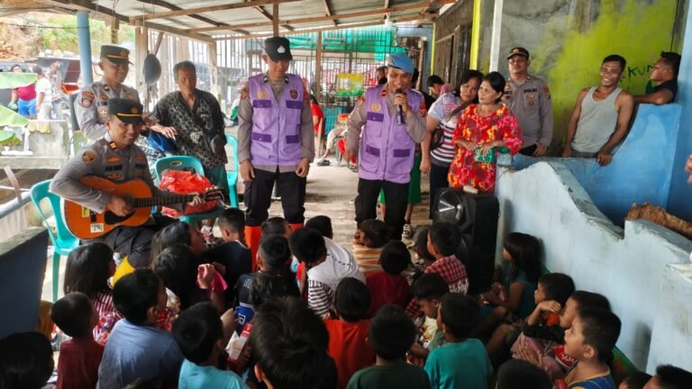 Polres Sibolga Berikan Bantuan Dan Trauma Healing, Terhadap Korban Bencana Alam Longsor Dan Banjir Di Kota Sibolga