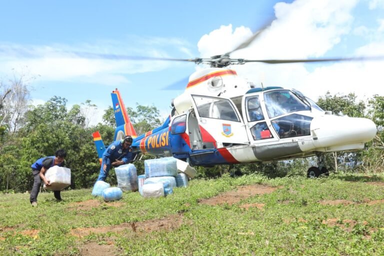 Tak Ada Jalan, Masih Ada Harapan: Polri Bawa Bantuan Udara untuk Rampa Tapteng