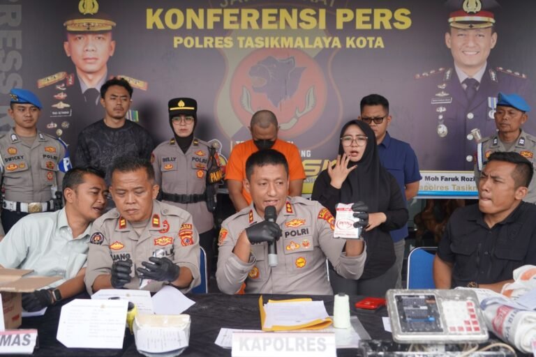 POLRES TASIKMALAYA KOTA BONGKAR PRAKTIK REPACKING TEPUNG TERIGU DAN PENGGUNAAN MEREK PALSU, SATU ORANG DITETAPKAN SEBAGAI TERSANGKA