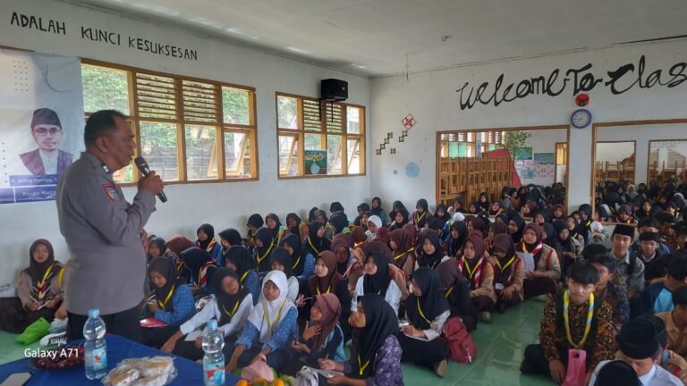Polsek Malangbong Berikan Arahan pada Kegiatan LDKS Siswa-Siswi MTs dan MA Al Ulfah Malangbong