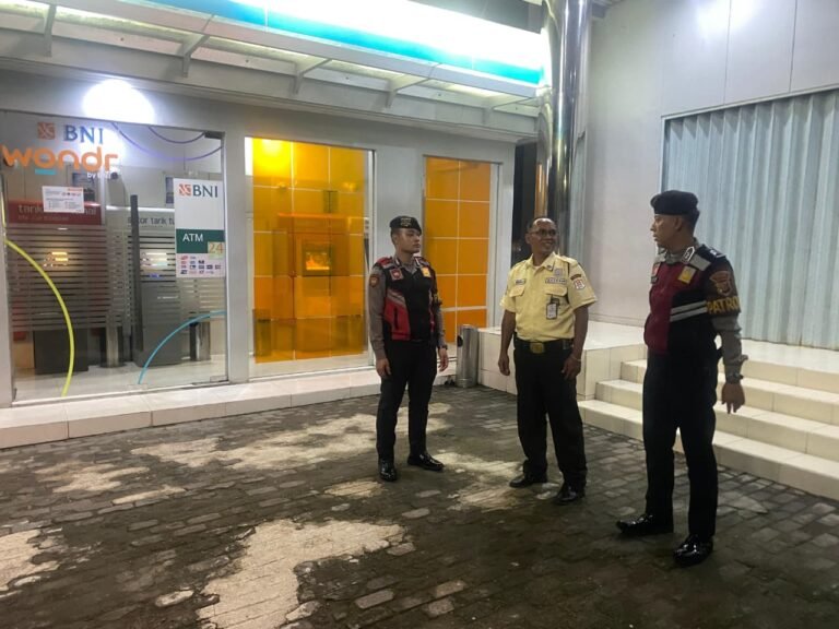 Humanis, Sat Samapta Polres Ciamis Patroli Dialogis Beri Imbauan Kamtibmas di Bank BNI Ciamis