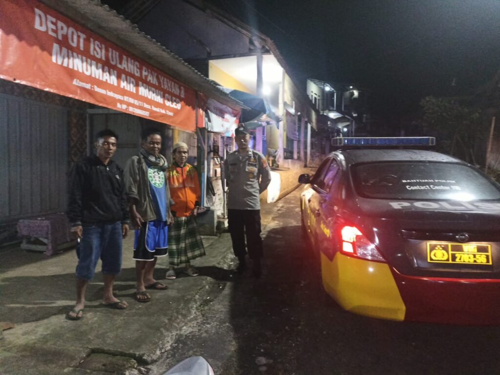Berikan Rasa Aman, Personel Polsek Kawali Polres Ciamis Patroli Dialogis di Malam Hari