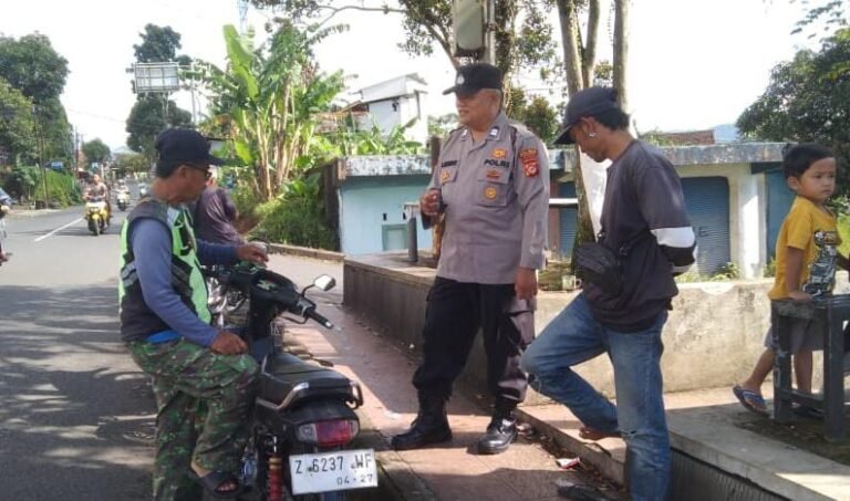 Polsek Kawali Perkuat Pembinaan Masyarakat Melalui Sambang Humanis di Desa Winduraja