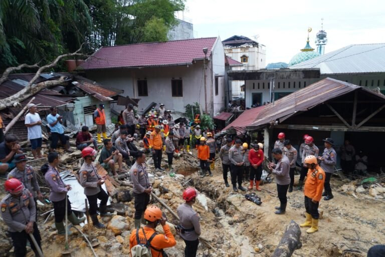“Polri Perpanjang Operasi Aman Nusa II, Ribuan Personel Tetap Siaga Tangani Dampak Bencana di Sumut”