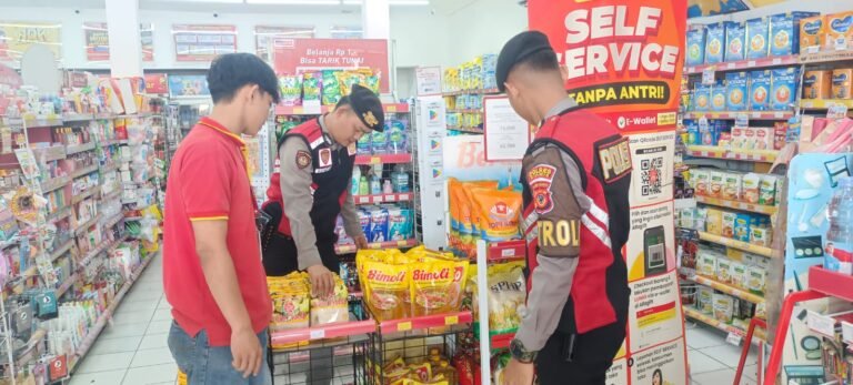 Pastikan Aman Jelang Nataru, Polres Ciamis Awasi Bahan Pokok di Sejumlah Minimarket