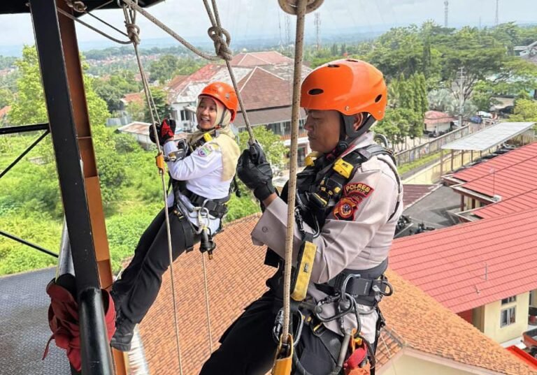 Sat Samapta Polres Ciamis Perkuat Kemampuan Penanggulangan Bencana Melalui Latihan SAR Gabungan Bersama BPBD