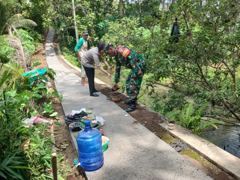 Polsek Ciamis Kawal Pengerjaan Rehabilitasi Jalan di Pusakanagara, Wujud Kehadiran Polri dalam Pengawasan Pembangunan Infrastruktur Desa