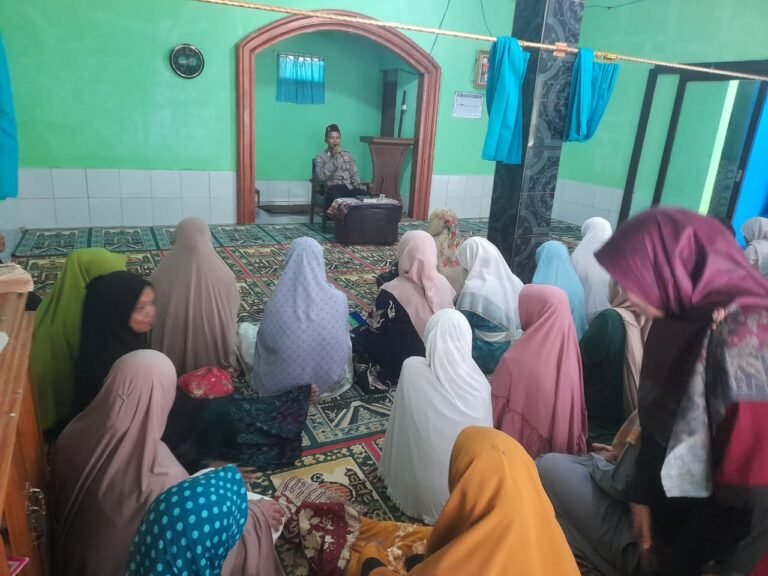 Hadiri Pengajian Warga Garunggang, Polsek Rajadesa Berikan Imbauan Kamtibmas