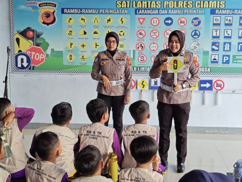 Edukasi Disiplin Berlalu Lintas, Sat Lantas Polres Ciamis Perkenalkan Rambu Lalin ke Anak TK