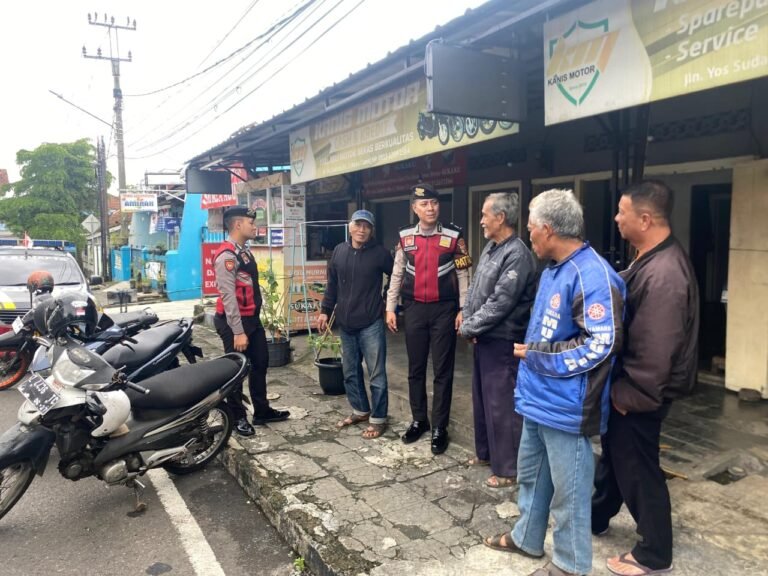 Jaga Harkamtibmas, Sat Samapta Polres Ciamis Datang ke Pangkalan Ojeg Alun Alun Ciamis