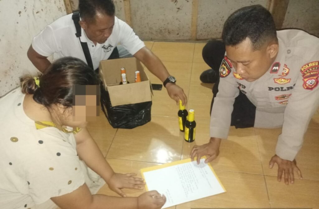 Polsek Cibalong Laksanakan Razia Miras, Amankan 5 Botol dari Sebuah Rumah Warga