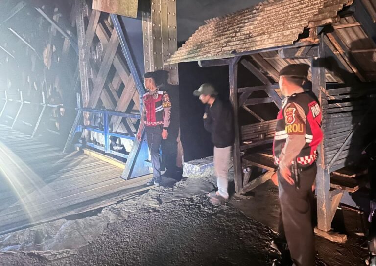 Sat Samapta Polres Ciamis Intensifkan Patroli Dialogis Dini Hari, Perkuat Pengamanan Objek Vital Jembatan Cirahong