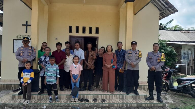 Berikan Rasa Aman, Polsek Lakbok Polres Ciamis Bersiaga di Gereja Panthekosta Sidaharja