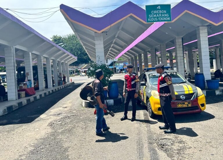 Polsek Ciamis Monitoring Reses Anggota DPRD Kabupaten Ciamis di Desa Gunungsari